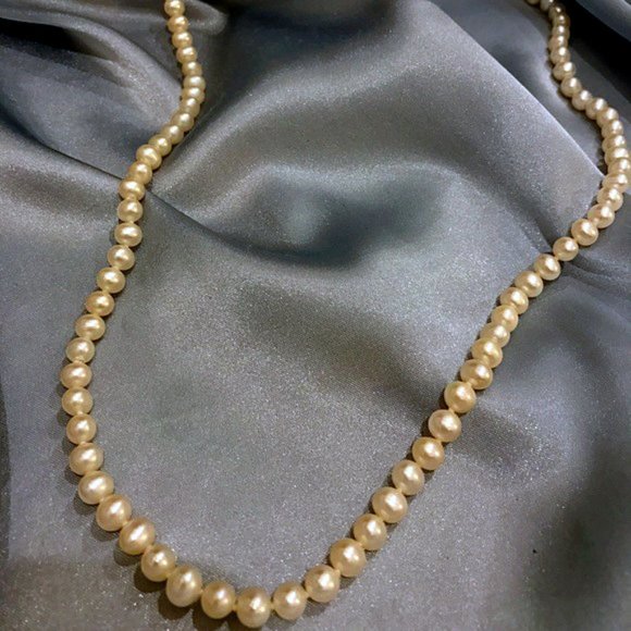 Vintage Genuine Lustrous Pearl Necklace - Picture 2 of 5